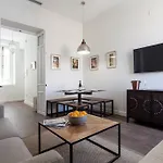 Stunning Boutique - Space Maison Apartments